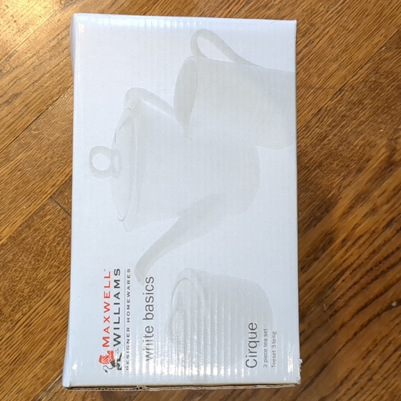 Maxwell Williams Tea Set - Picture 6 of 6